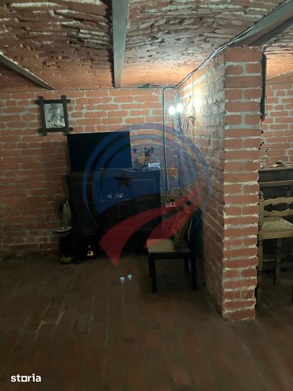 Casă cu 8 camere cu Teren 400 Mp în Central