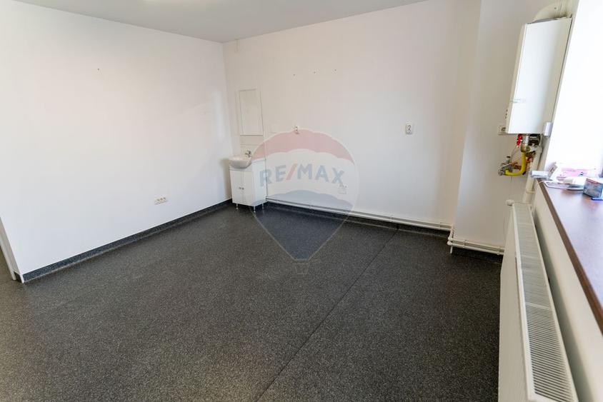 Casă individuală cu 5 camere cu Teren 302 Mp în Central
