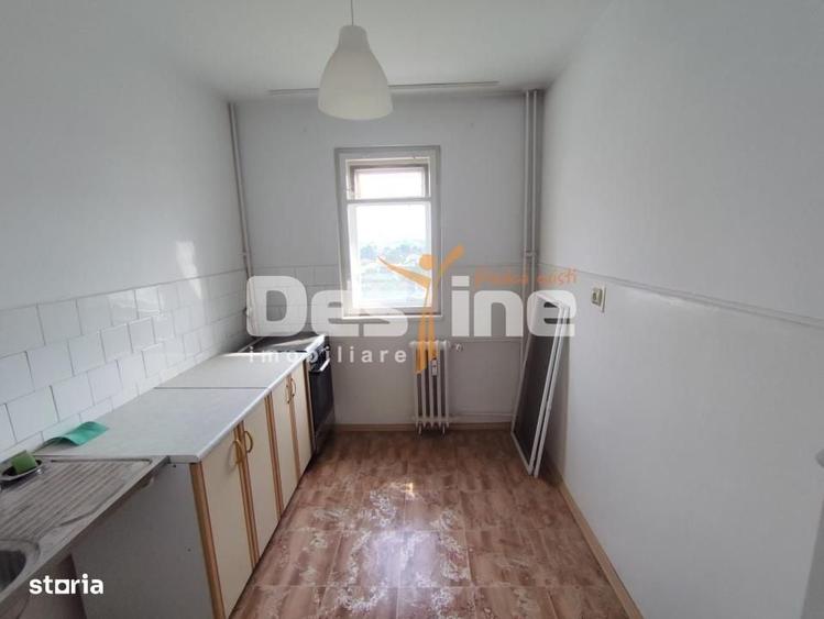 Apartament cu 3 camere, mobilat în Republicii