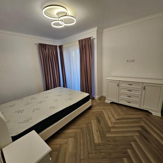 Casă cu 4 camere cu Teren 180 Mp în Florești