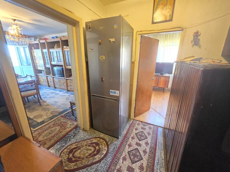 Apartament cu 2 camere semidecomandat în Craiter