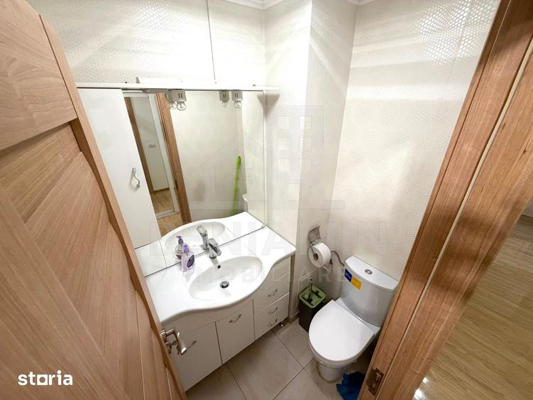Apartament cu 3 camere decomandat în Rovine
