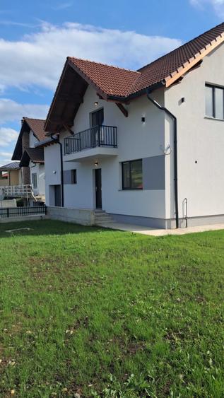 Casă cu 4 camere în Popești
