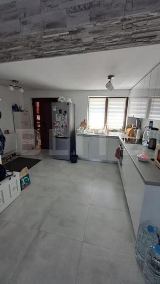Duplex cu 5 camere cu Canalizare în Sânnicoară