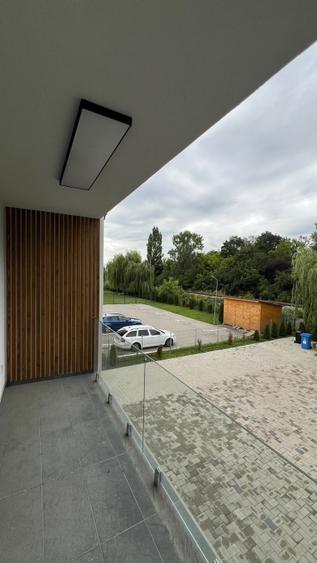 Apartament cu 4 camere decomandat în Independenței
