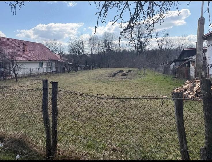 Teren de 3800 mp, în Central
