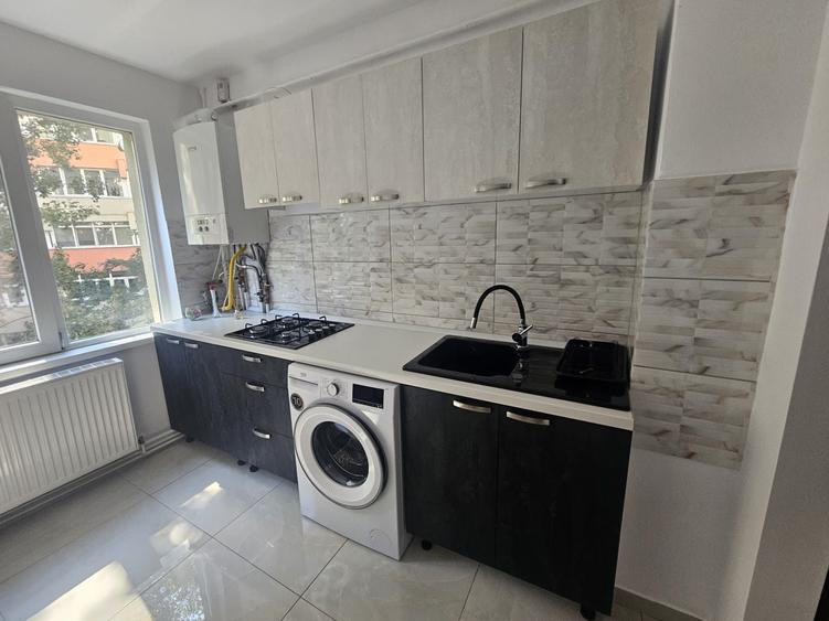 Apartament cu 3 camere decomandat în Iancului