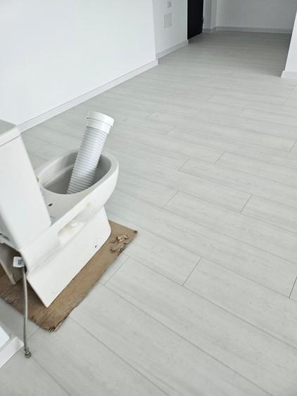 Apartament cu 3 camere semidecomandat în Exterior Est