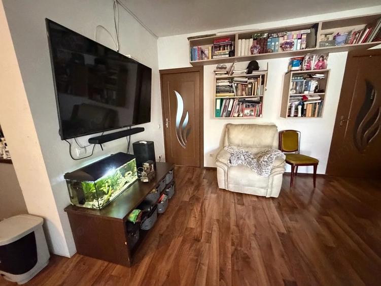 vand casa cu 5 camere Fratelia - 2