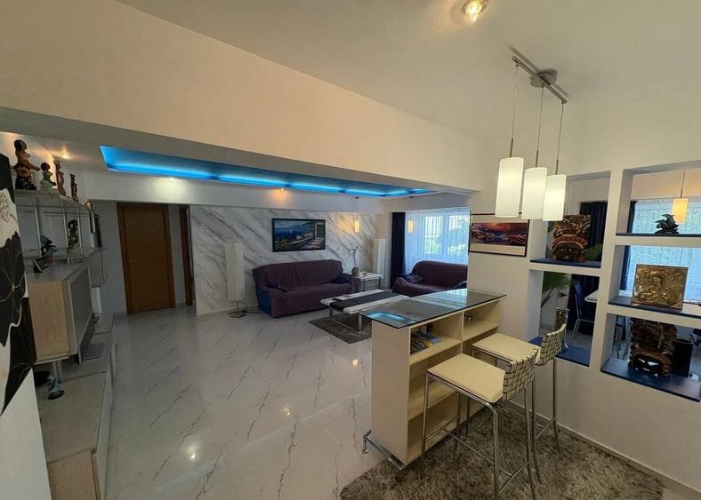 Apartament cu 3 camere decomandat, mobilat în Unirii