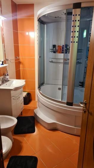 Apartament cu 3 camere decomandat în Calea Romanului