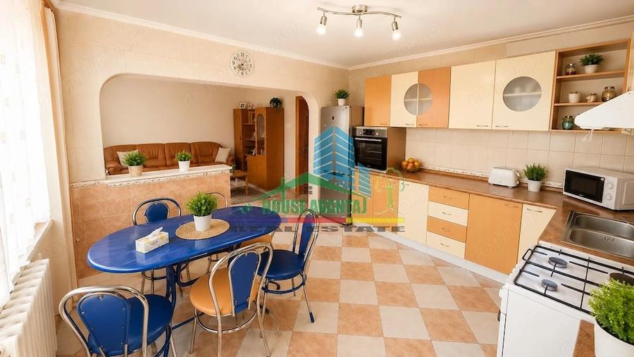 Casă cu 8 camere cu Teren 500 Mp în Vest