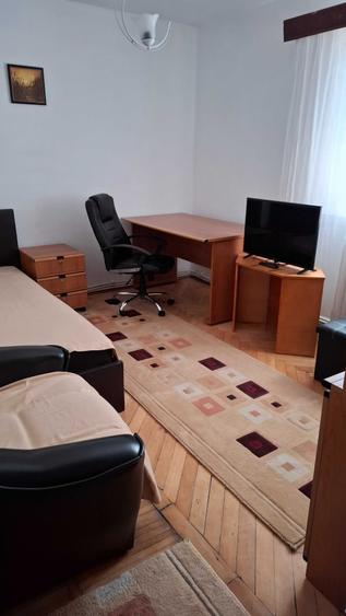 Inchiriez apartament 2 camere decomandate - 1