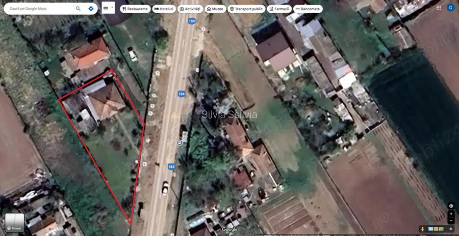 Teren intravilan de vanzare pe care se afla o casa batraneasca