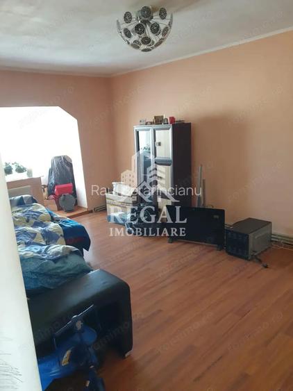Apartament cu 3 camere de vanzare. Zona Micro 5