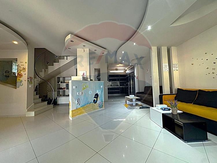 Casă / Vilă spațioasă de închiriat – Militari, zona Moinești - 2