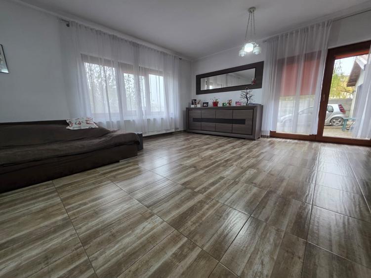 Vila cu 4 .camere 3. bai --249 mp utili - teren 881mp - 5