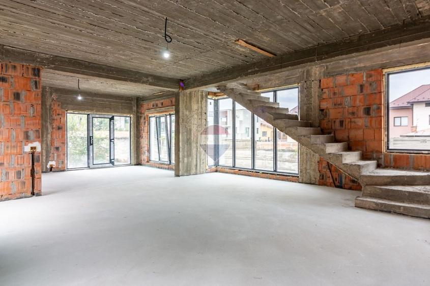 Casă individuală cu 5 camere cu Teren 400 Mp în Ultracentral