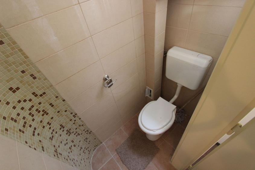 Apartament spatios 3 camere,zona medicina - 21