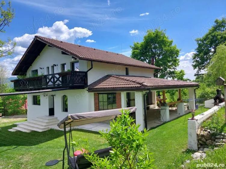 Casa cu peste 1HA pamant in Calimanesti - 1