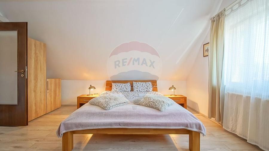 Casă cu 2 apartamente în Brasov, investiție sigură sau căminul ideal - 11