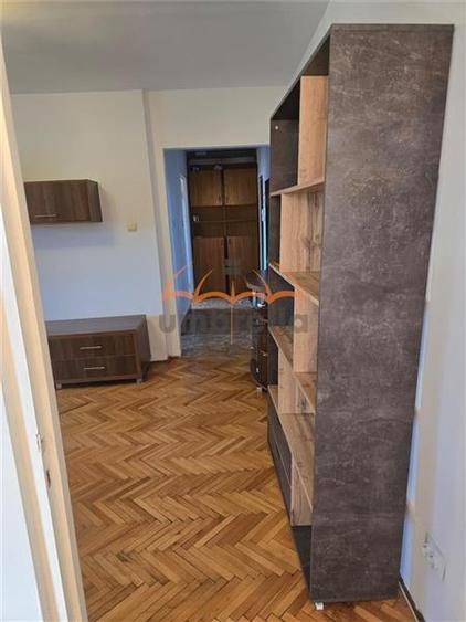 De inchiriat  un apartament cu 2 camere in zona  Horea - 3