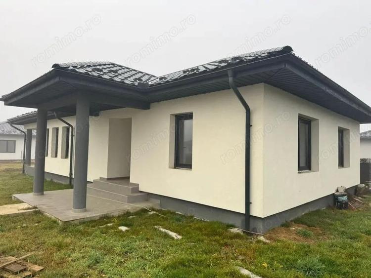 Casa individuala de vanzare 131 mp construi?i, teren 6 ari - 17