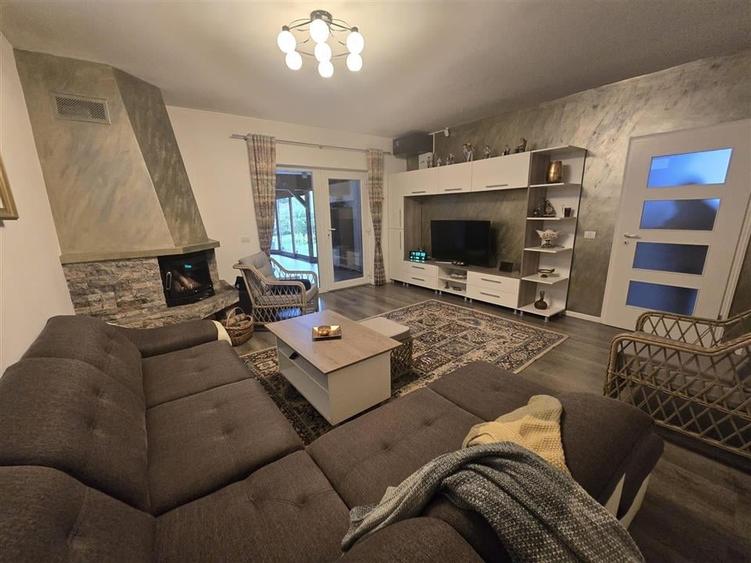 Casa De Lux  in Sinca Veche - 1