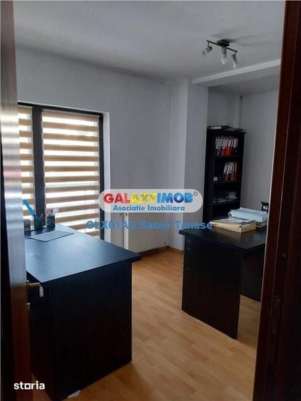 Apartament cu 4 camere decomandat în Central