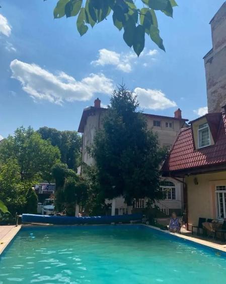 Bijuterie Arhitecturală: Refugiul tău de Lux cu Piscină în Inima Orașului - 2