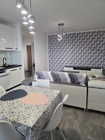 Inchiriez apartament doua camere bloc nou prima inchiriere - 2