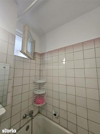 Apartament cu 3 camere decomandat în Tei