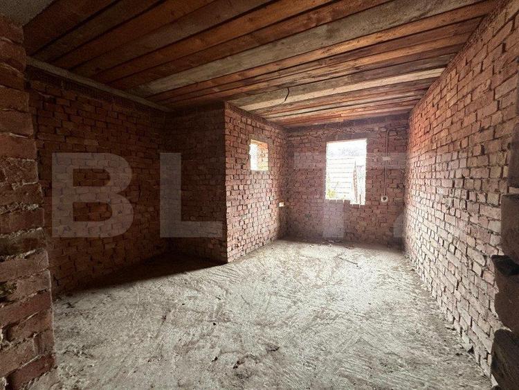 Casa la ro?u cu 7 camere, 2 bai, 1 bucatarie. - 3