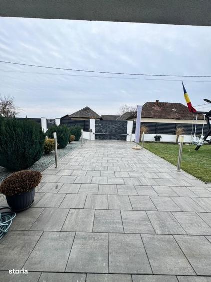Casa moderna, complet mobilata, cu panouri solare, jacuzzi,aproape de - 11