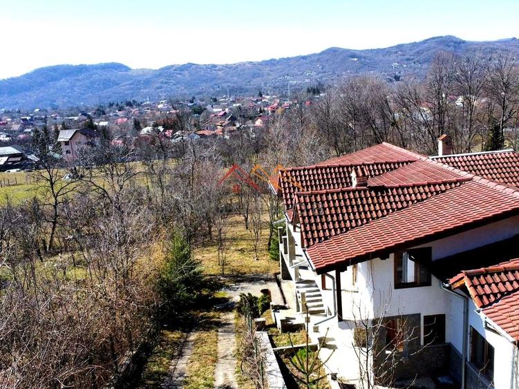 Vila S+P+E, priveliste deosebita, 6 camere, garaj, terasa, Cornu, PH - 35