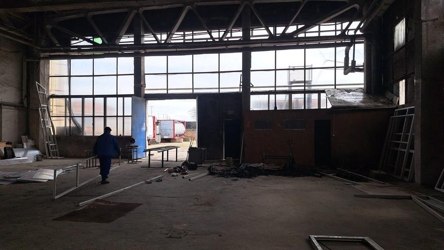 Intrare Codlea, dinspre Brasov, spatii de productie si depozitare - 3