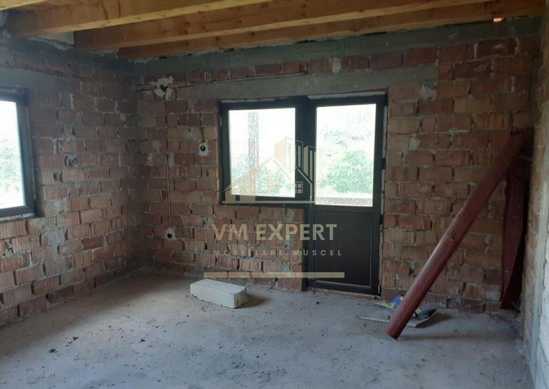 VILA 8 CAMERE, TEREN 5000 MP CAMPULUNG, APA SARATA - 5