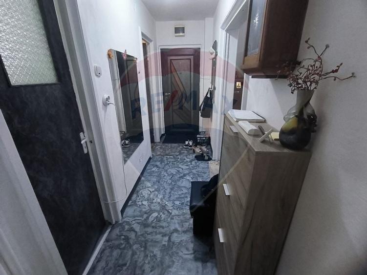 Vanzare ap 3 camere 2 bai etaj 1 complet decomandat  zona Miorita - 11