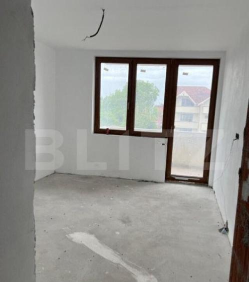 Apartament de 3 camere, 2 balcoane, 93 mp, etaj 1 - 5