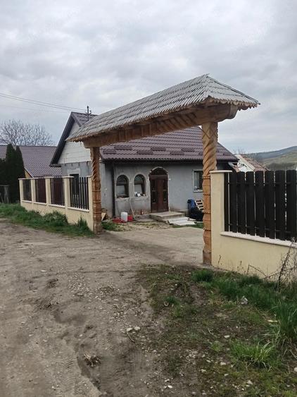 Vand Casa in localitatea Ghiri?u Roman, 3 camere, 10 arii curte - 1