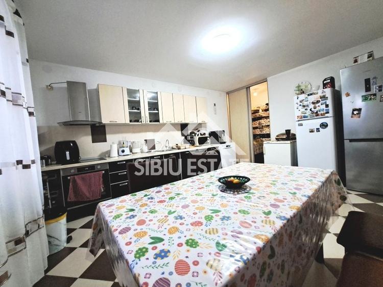 Casa cu pivnita mare, dormitor la parter, Selimbar - 11