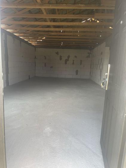 Vand casa la rosu - 5