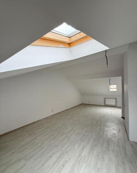 Triplex bine compartimentat, 5 camere si loc de parcare - 7