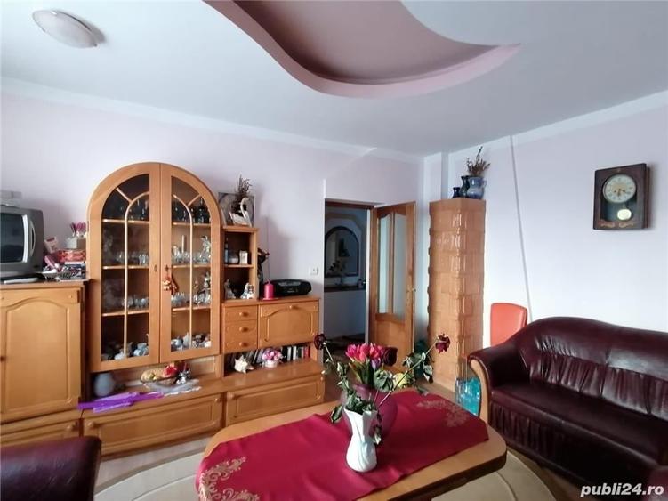 Casă cu 5 camere cu Teren 550 Mp în Central