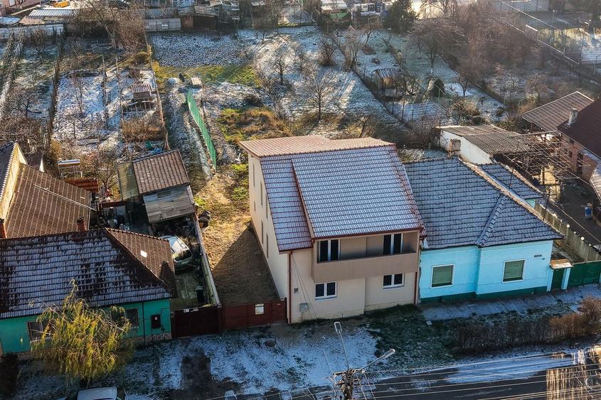 Casă individuală cu 4 camere cu Canalizare în Aradul Nou