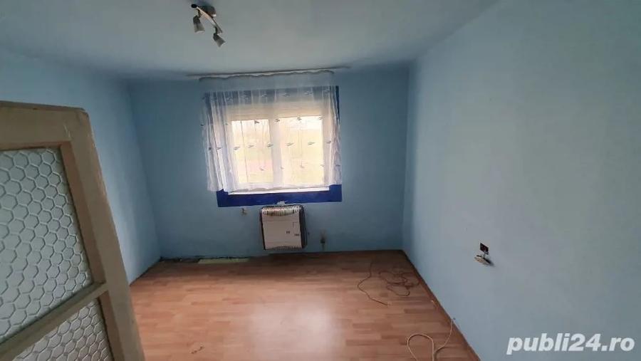 Casă cu 5 camere cu Teren 2023 Mp în Aradul Nou