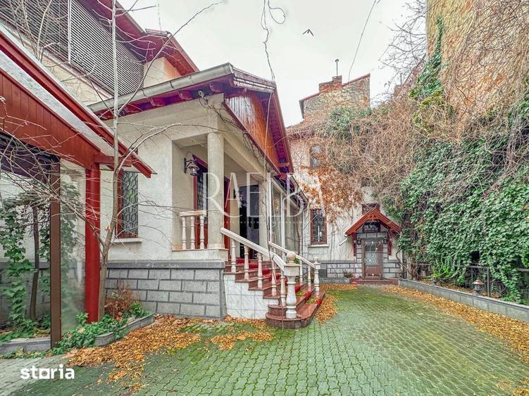 Casă cu 9 camere cu Teren 450 Mp în Rosetti