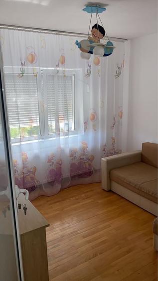Apartament cu 3 camere decomandat în Exterior Vest