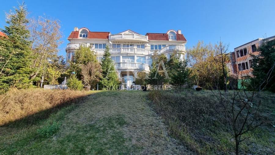 Casă individuală cu 24 camere cu Piscina în Iancu Nicolae