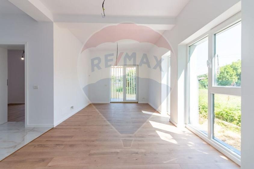 Casă individuală cu 4 camere cu Teren 450 Mp în Săbăreni